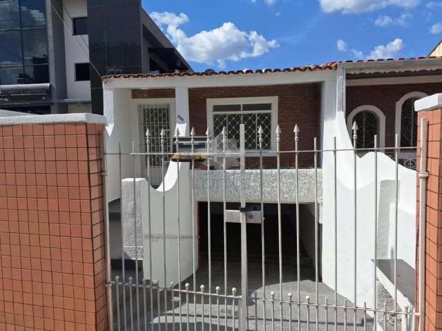 Casa com 3 quartos para alugar no Centro, Atibaia , 120 m2 por R$ 3.000