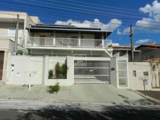 Casa com 3 quartos à venda na Rua Waldomiro Rossi, 512., Loteamento Nova Espírito Santo, Valinhos, 246 m2 por R$ 850.000