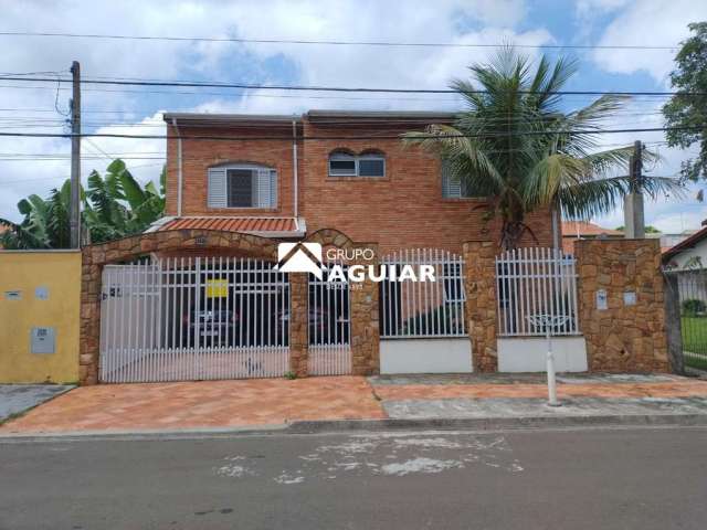 Casa com 3 quartos à venda na Salvador Martins Pintor, 182, Residencial Santa Maria, Valinhos, 240 m2 por R$ 795.000