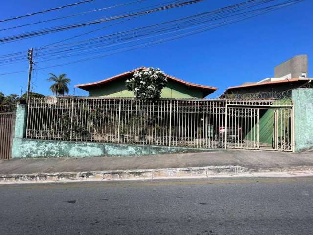 Casa Para Vender com 03 quartos 02 suítes no bairro Centro em Contagem