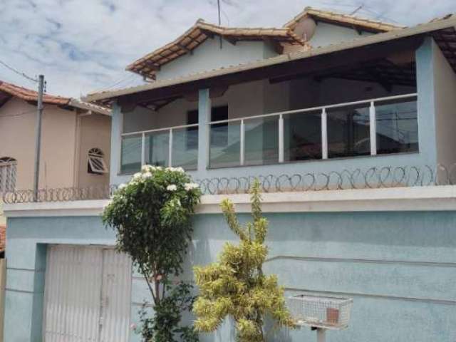 Casa Para Vender com 03 quartos e 01 suÃ­te no bairro Quintas Coloniais em Contagem