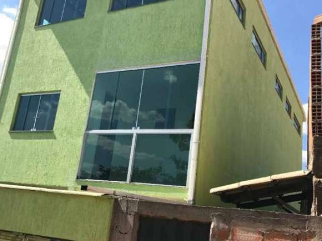 Casa Para Vender com 03 quartos e 01 suíte no bairro Tropical em Contagem