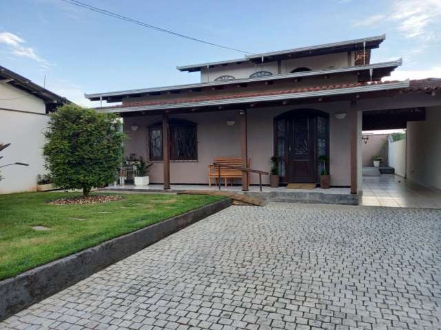 Casa com 3 quartos à venda na Rua Attilio Vinotti, 362, Boehmerwald, Joinville, 189 m2 por R$ 640.000