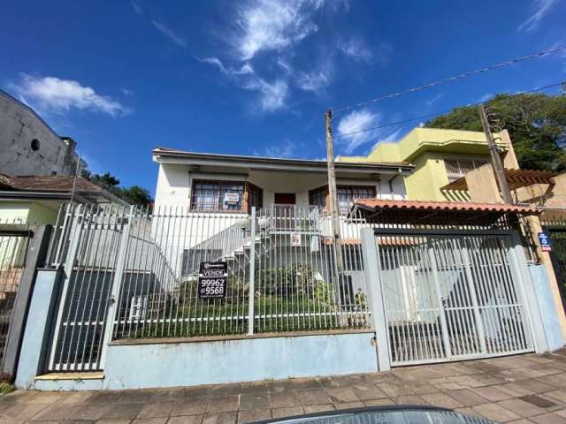 Casa com 3 quartos à venda na Ricalde Marques, 17, Passo da Areia, Porto Alegre por R$ 830.000