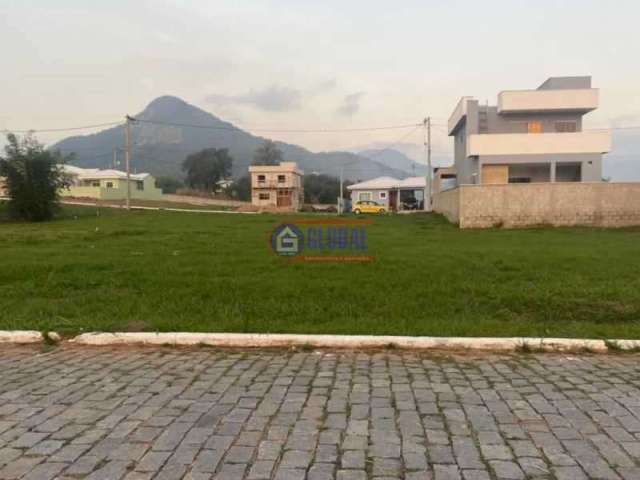 Terreno em condomínio fechado à venda na Estrada Vereador Oldemar Figueiredo, Ubatiba, Maricá, 240 m2 por R$ 110.000