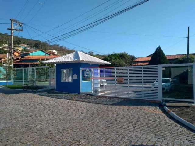 Terreno em condomínio fechado à venda na Avenida Roberto da Silveira, Flamengo, Maricá, 360 m2 por R$ 90.000