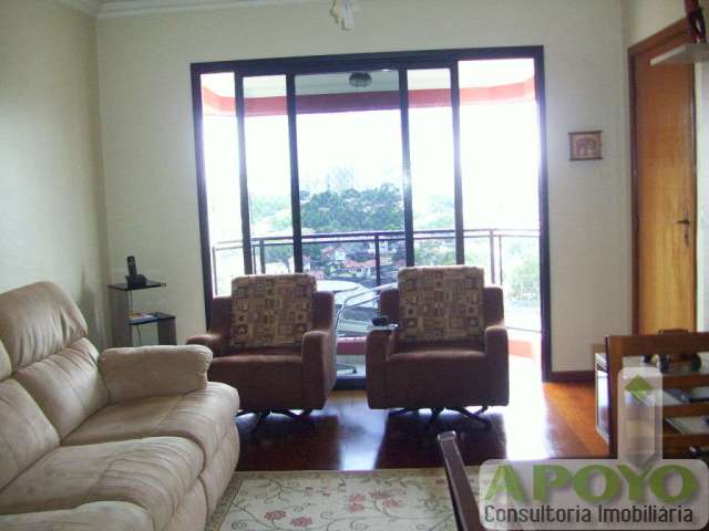 Lindo apartamento reformado em andar alto