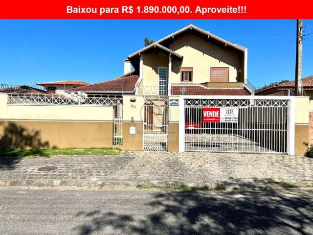 Oportunidade. Baixou de R$ 2.200.000,00 para R$1.890.000,00. Casa super aconchegante, com amplo terreno e altíssimo padrão no melhor do Jardim Social.