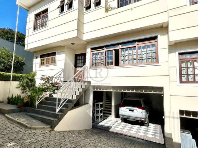 Sobrados triplex, 207m² 5 dormitórios sendo 2 suítes, 2 vagas, cond. Fechado Jd. Social. Apenas R$ 985 mil.Aproveite!!