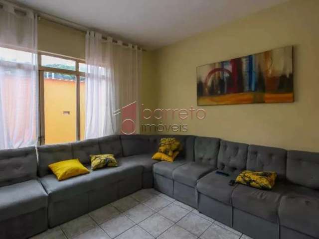 Casa com edicula para VENDA ou LOCAÇÃO em Jundiaí SP bairro Jardim Caçula (próx Jd Colônia) 160m² 4 dorms (2 suíte) Salas amplas. Cozinha planejada. Área Gourmet. 4 vgs!