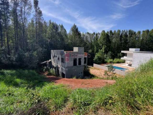 Oportunidade: terreno com construção à venda no condomínio terras do caxambu em jundiaí/sp