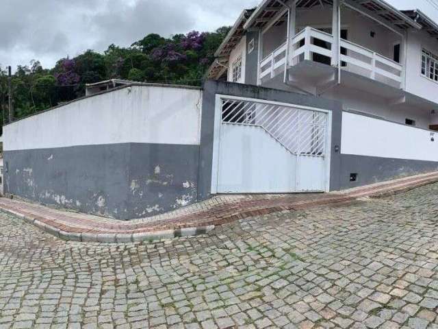 CASA DE ALVENARIA DE 240m² COM SEIS DORMITÓRIOS SENDO UMA SUÍTE