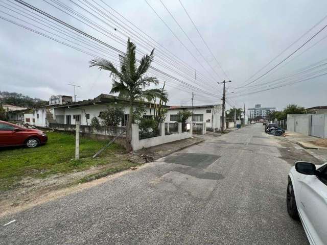 Duas casas no mesmo terreno na santa terezinha