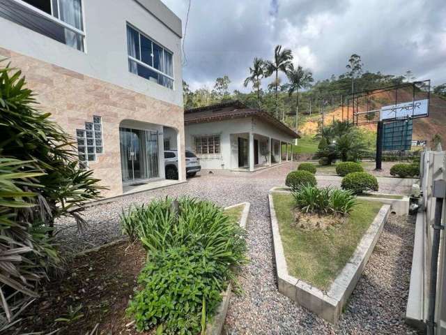 Casas em ótima localização para área comercial