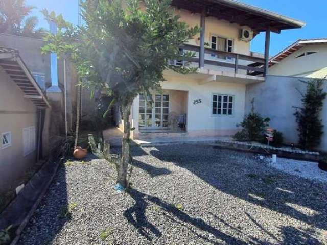 Casa à venda no bairro Santa Terezinha - Brusque/SC