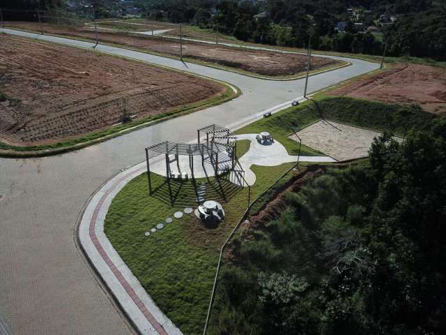 TERRENO PLANO DE 280,81m² EM UM LINDO LOTEAMENTO