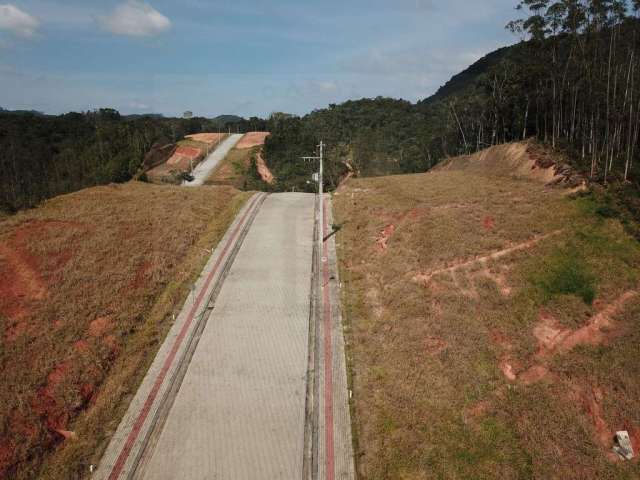 TERRENO EM LOTEAMENTO NO AIMORÉ PRONTO PARA CONSTRUIR com 539,35m².