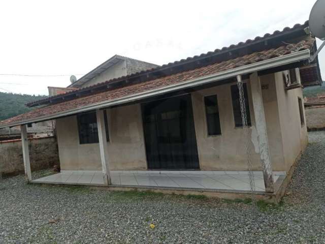 Casa solta com 2 dormitórios