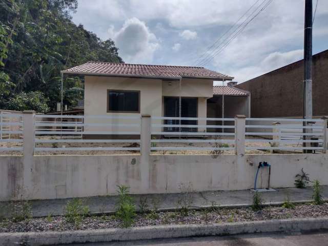 Casa com  2 dormitorios com suite