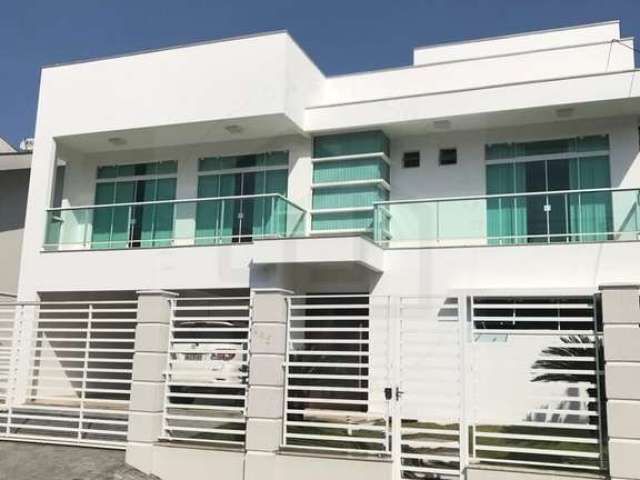 CASA DE ALTO PADRÃO DE 298,50m² COM QUATRO QUARTOS SENDO UMA SUÍTE