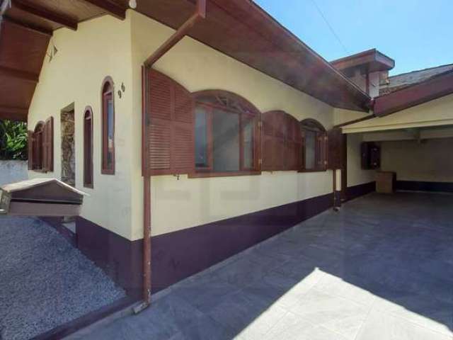 CASA DE ALVENARIA DE 155,62m² COM 3 DORMITÓRIOS  NO BAIRRO SANTA RITA