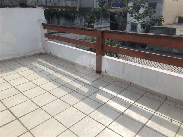 Sobrado Duplex com terraço, metrô Saens Pena!