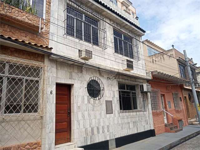 Casa de vila toda reformada.