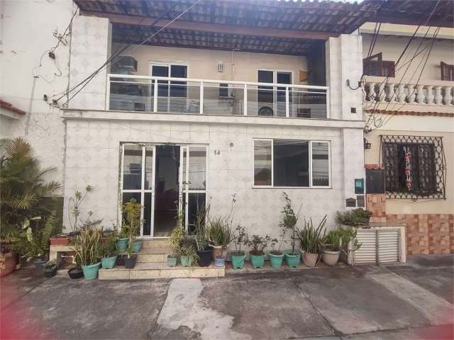 Casa de vila em Vila Isabel com 156 metros quadrados e vaga.  Segurança, condomínio barato!