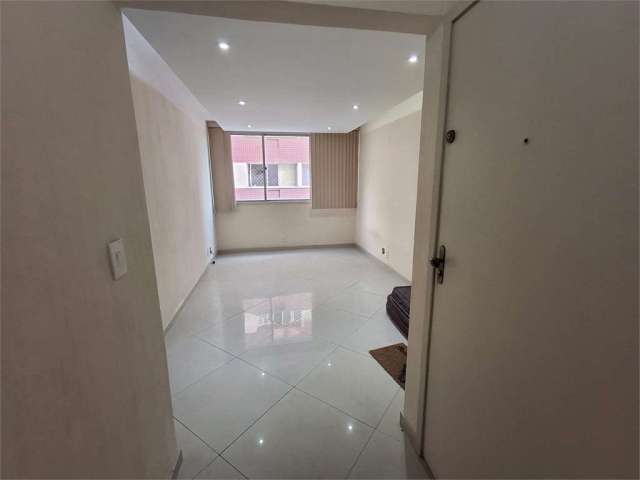 Apartamento próx. metrô Afonso Pena, 2 quartos, suíte, vaga escritura, armários, ventilador. 495.000