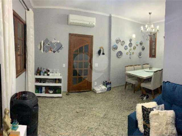 Linda casa triplex em condomínio fechado.!!