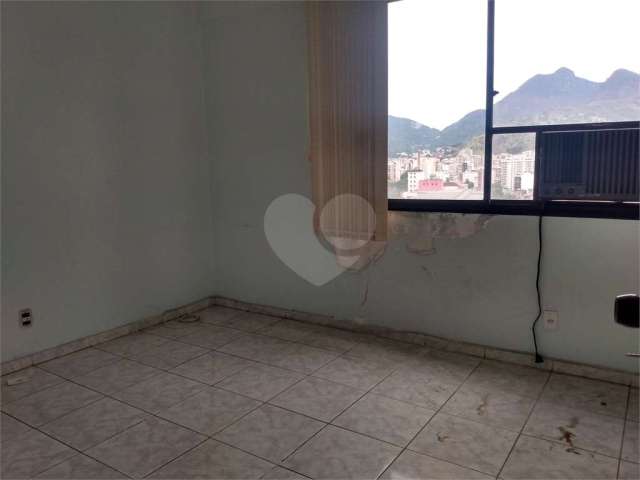 Apartamento com 3 quartos à venda em Tijuca - RJ