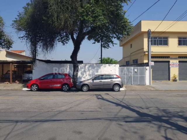 Terreno à venda de  500,00m² com 2 casas na região de interlagos.