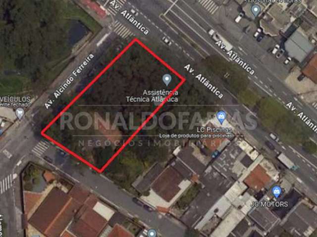 Terreno de 1.400m² na Av. Atlântica, imóvel de esquina com parte já alugada.