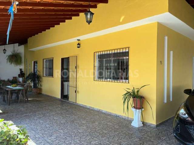 Casa à Venda na Avenida Dona Belmira Marin Antes da Travessia da Balsa Ideal para Investidor