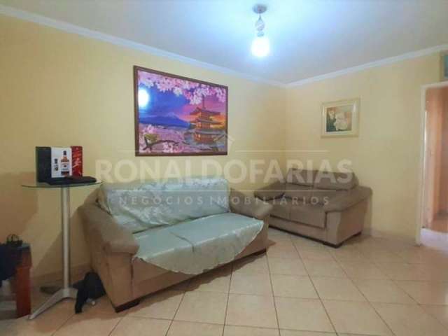 Casa à venda com 3 dormitórios, 2 suítes e 4 vagas na região de Interlagos.