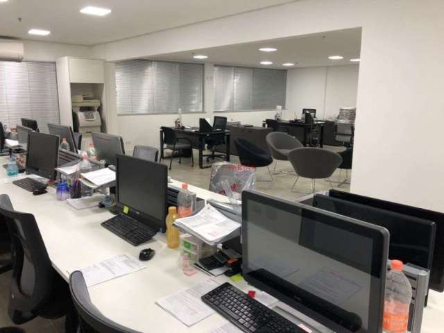 Sala comercial com 100m² à venda na região da Saúde.