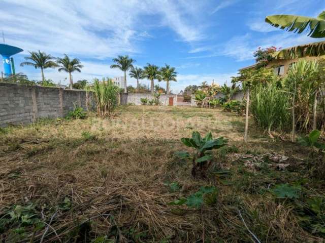 Terreno à Venda em Interlagos Bolsão Residencial com 745 m²