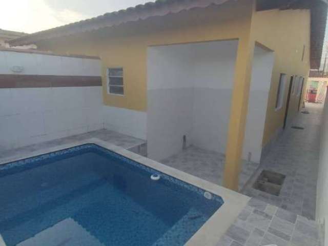 Linda casa nova com piscina em mongaguá