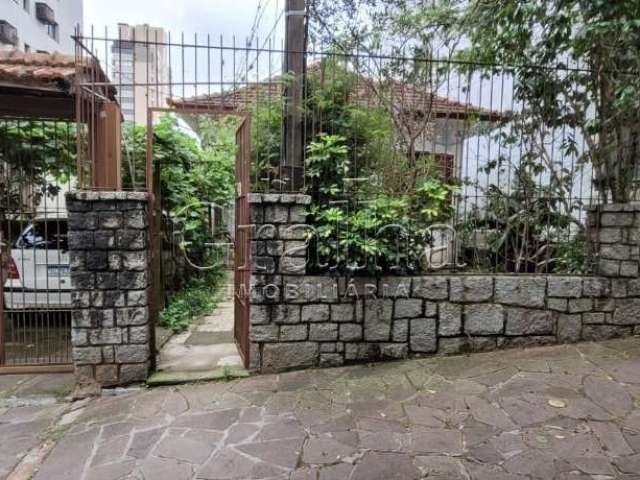 Terreno à venda na Avenida Taquara, 412, Petrópolis, Porto Alegre por R$ 2.800.000