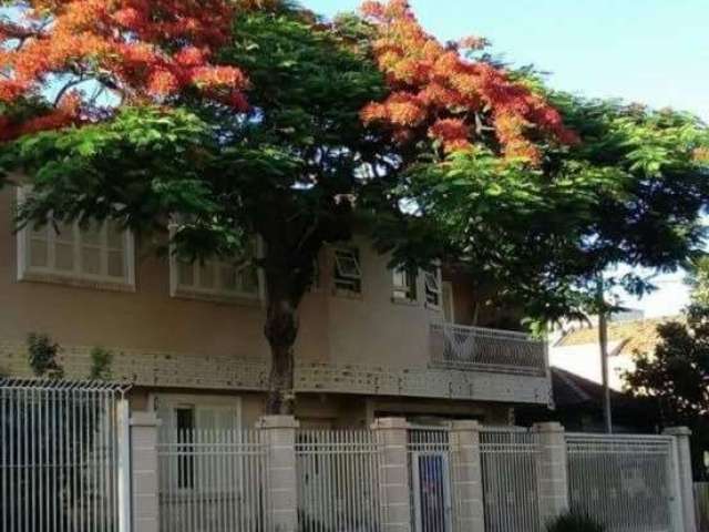 Casa com 3 quartos à venda na Rua Ari Marinho, 187, Higienópolis, Porto Alegre por R$ 1.600.000