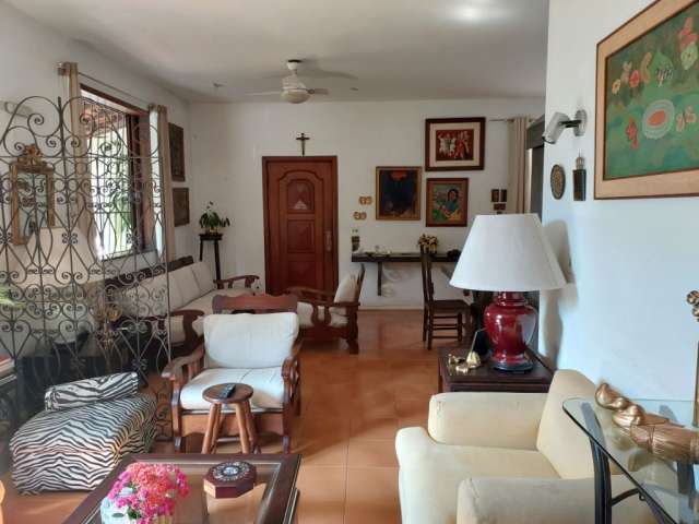 Vendo Casa No Jardim Icaraí - Niterói - RJ.