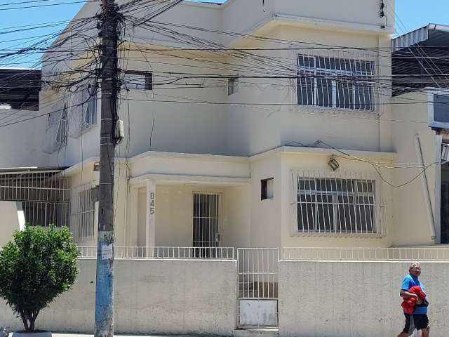 Vendo Casa Terraço 4 Quartos 2 Banheiros Garagem.