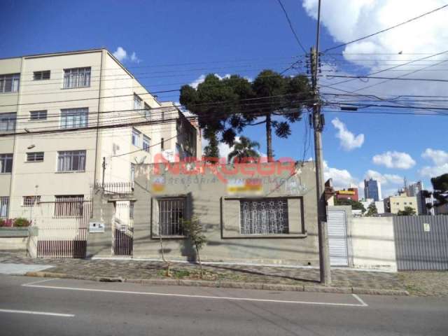 Vende-se terreno de 750 m². face norte, Rua Marti