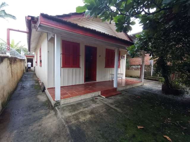 Casa com 5 quartos região Centro  de Matinhos