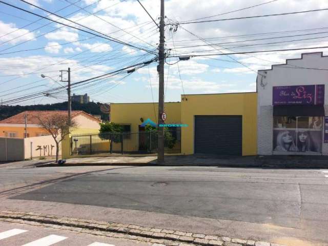 Casa Térrea C/ 3 Dorms, Quintal com ótimo espaço e Boa localização de Jundiaí