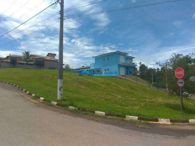 Terreno de esquina em aclive, privilegiada localização, com 1.306m²