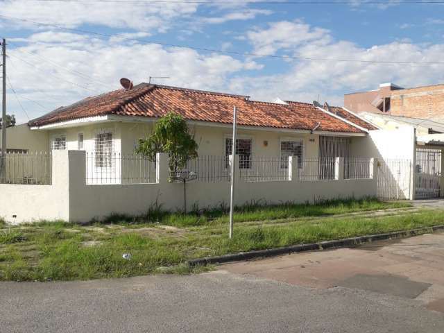 Residência em alvenaria com 70 m2 de esquina cajuru