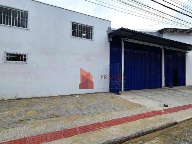 LOCAÇÃO: Galpão REFORMADO com portão nível zero, 500m2, bairro Cordeiros, Itajai/SC!