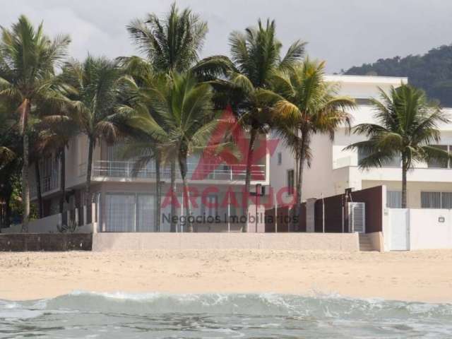 Casa pé na areia com 4 dormitorios condominio em ubatuba/sp.