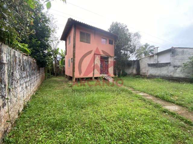 Casa a venda a 700 metros da praia da lagoinha em ubatuba/sp.